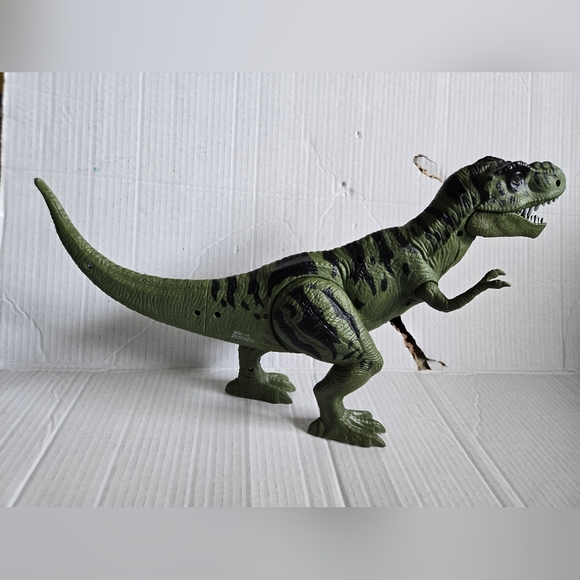 Roaring Tyrannosaurus Rex Red Light Up Eyes Jurassic Park Dinosaur Toy - Picture 2 of 9